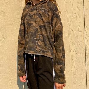 Camo cropped long sleeve